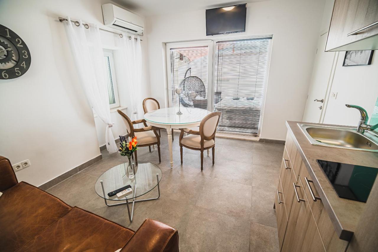 Downtown Luxury Apartments With Hot Tub Vodice Exterior photo