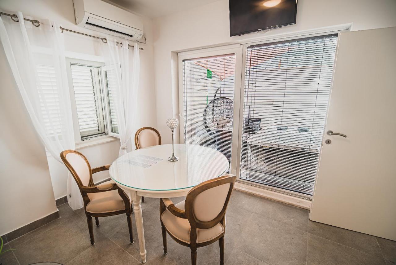 Downtown Luxury Apartments With Hot Tub Vodice Exterior photo