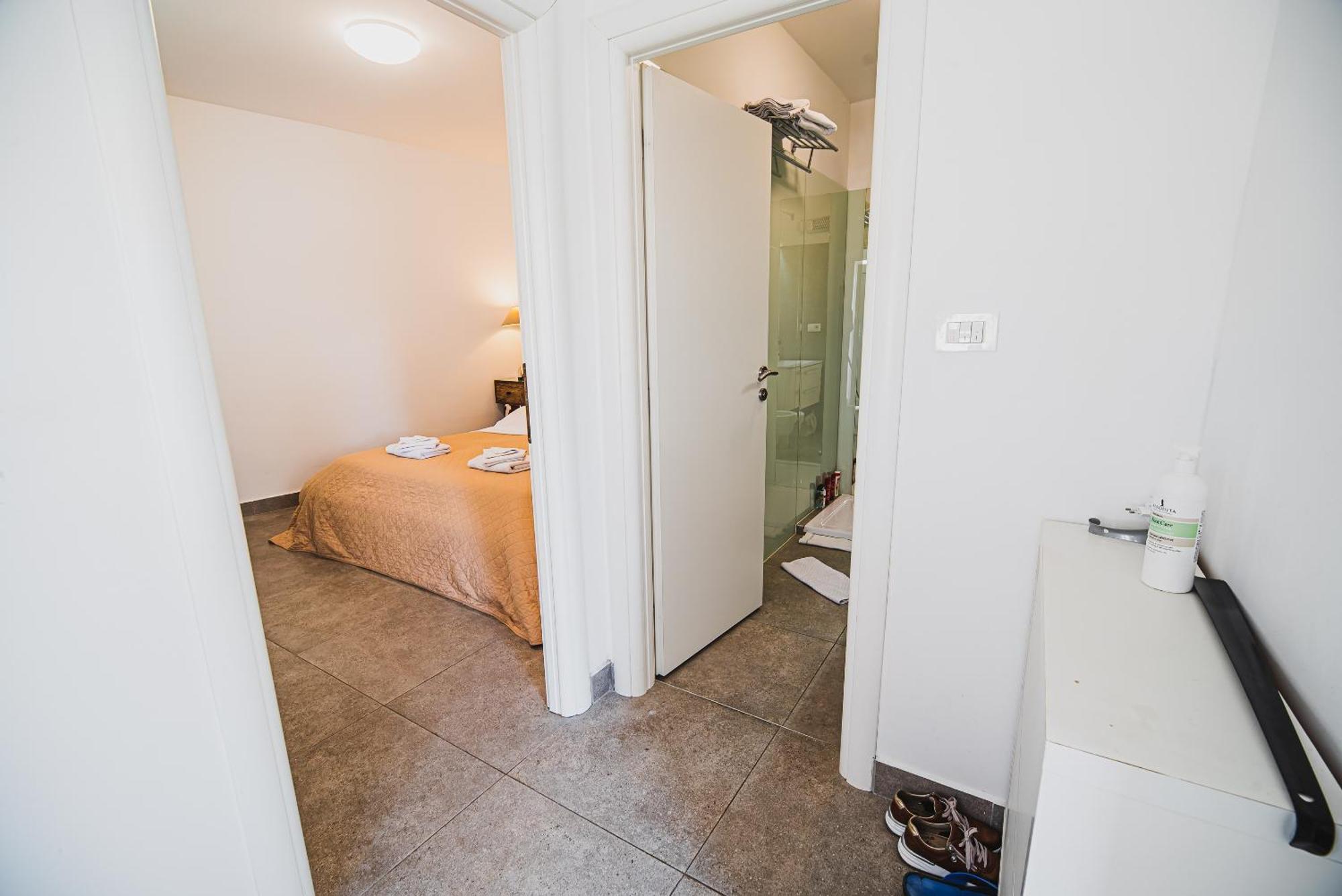 Downtown Luxury Apartments With Hot Tub Vodice Room photo